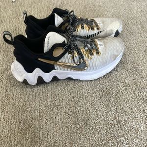 Nike Giannis Immortality Championship Size 13